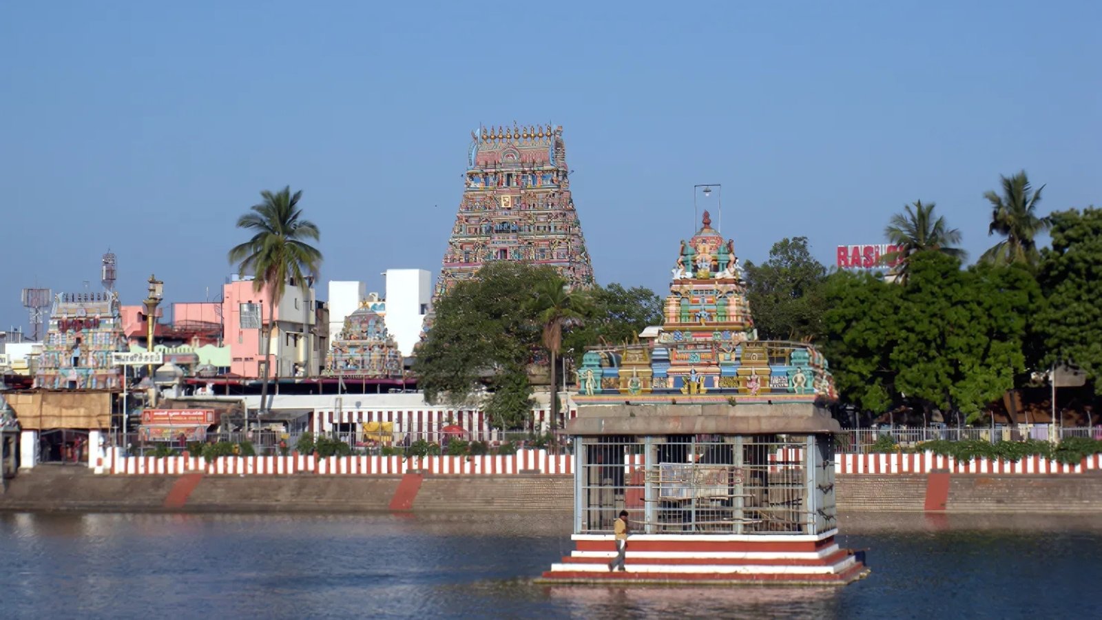 Sunday Night At Kapaleeswarar Temple